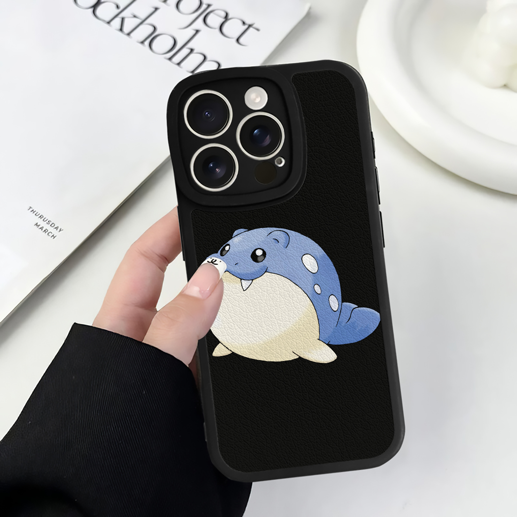（画像用） ポケットモンスター Pokémon 【iPhone 16シリーズ対応】シリコンスマホケース（レザー調） 材質：シリコン